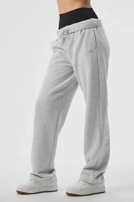 Alo Yoga Accolade Straight Leg Sweatpant in Athletic Heather Grey