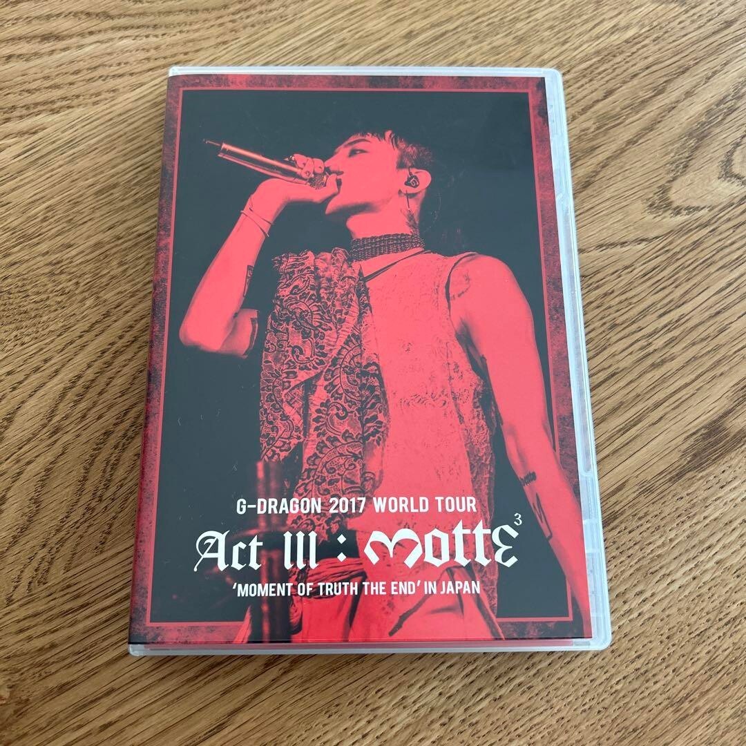 G-DRAGON from BIGBANG 2017 WORLD TOUR ACT III M.O.T.T.E IN JAPAN 2