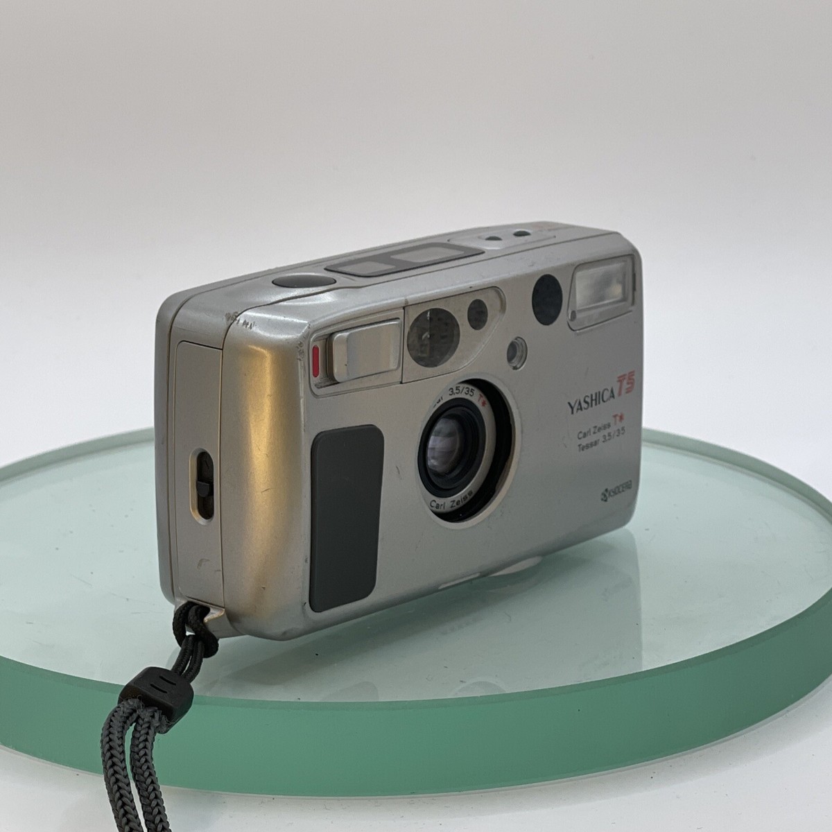 Yashica T5 Carl Zeiss T* Tessar 35mm f/3.5 Kyocera Compact Film