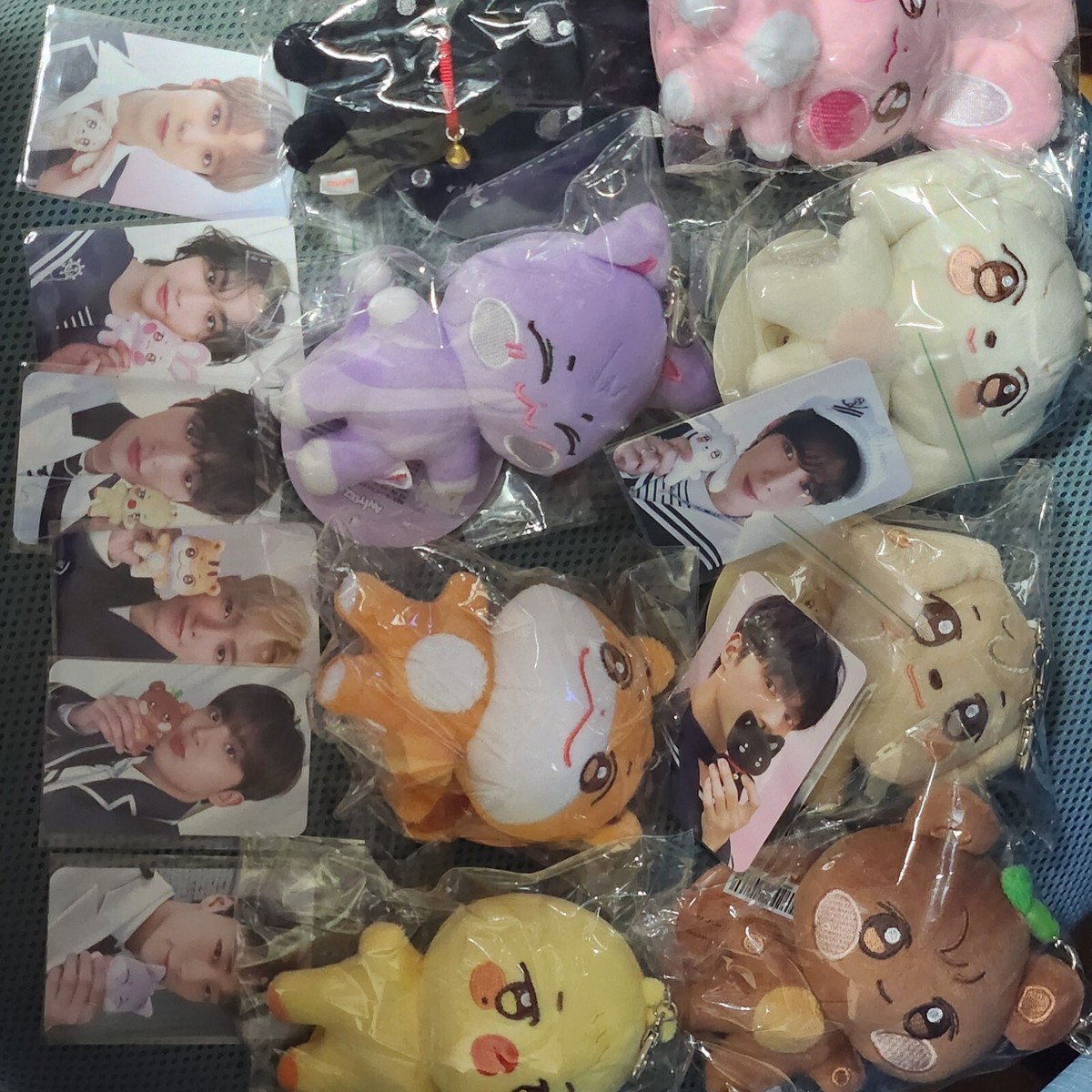 ATEEZ PLUSH KEYRING PHOTOCARD ADVENTURE POPUP ANITEEZ IN ILLUSION