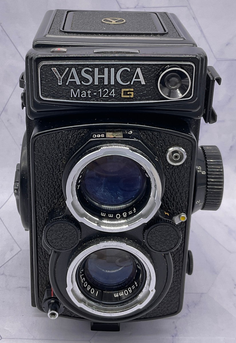Vintage Yashica Mat 124 G TLR Camera F3.5, 80mm Yashinon Lens