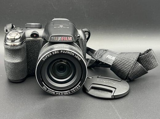 Fujifilm FinePix S4500 Digital Camera 14MP 30x Zoom Super EBC Lens