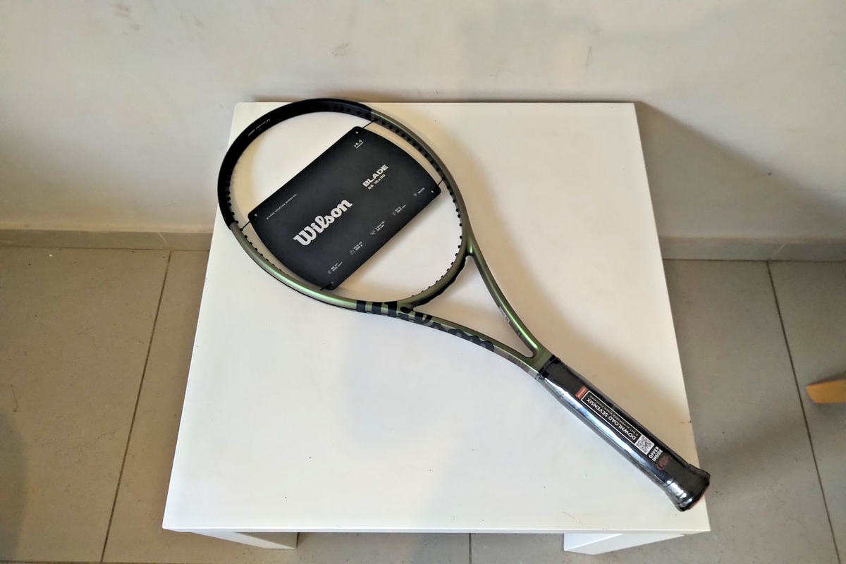 NEW Wilson Blade 98 v8 305 Gr 4 3/8 18x20 | eBay