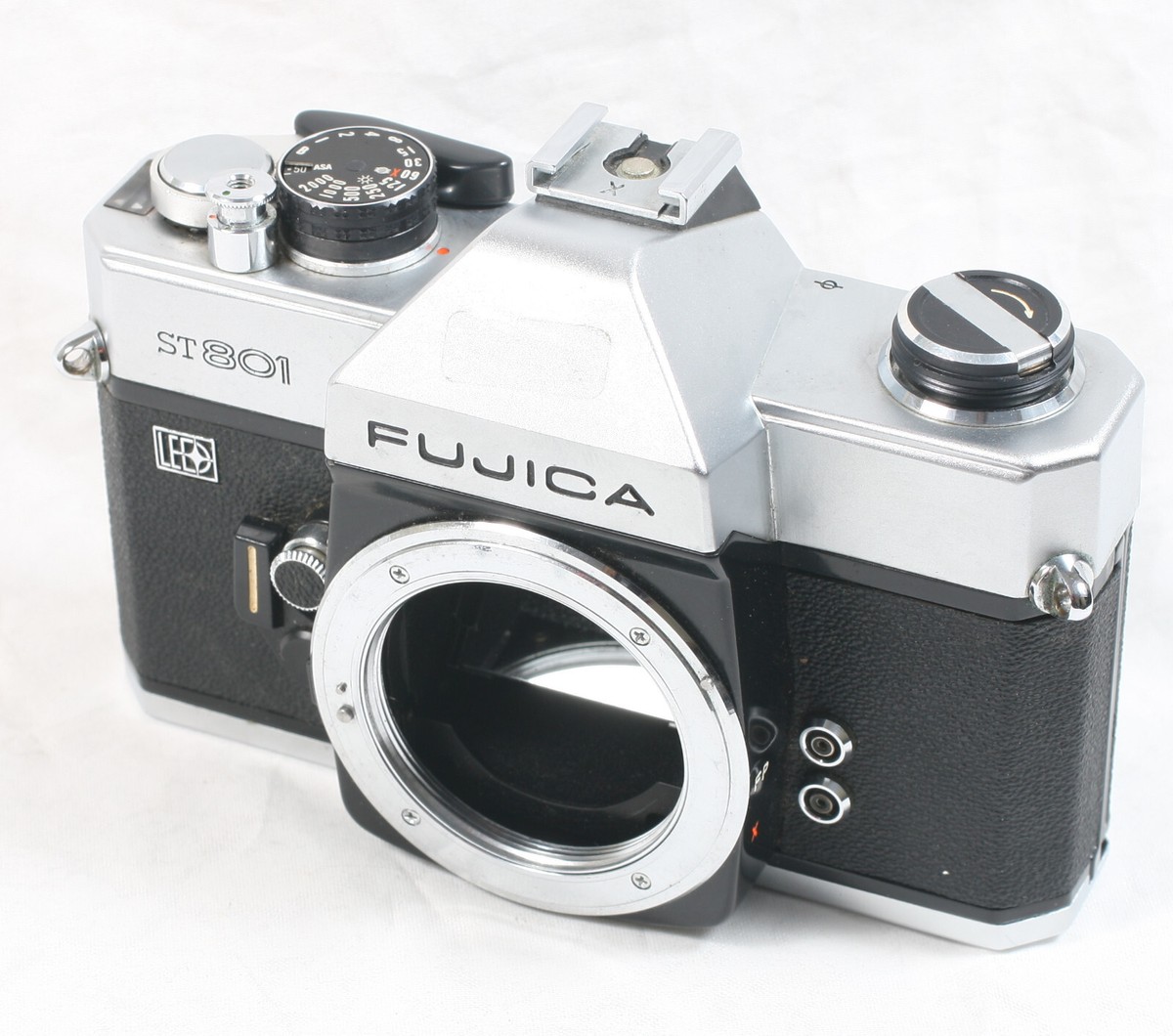 Fujica ST801 35mm SLR Film Camera M42 LED 52064 | eBay