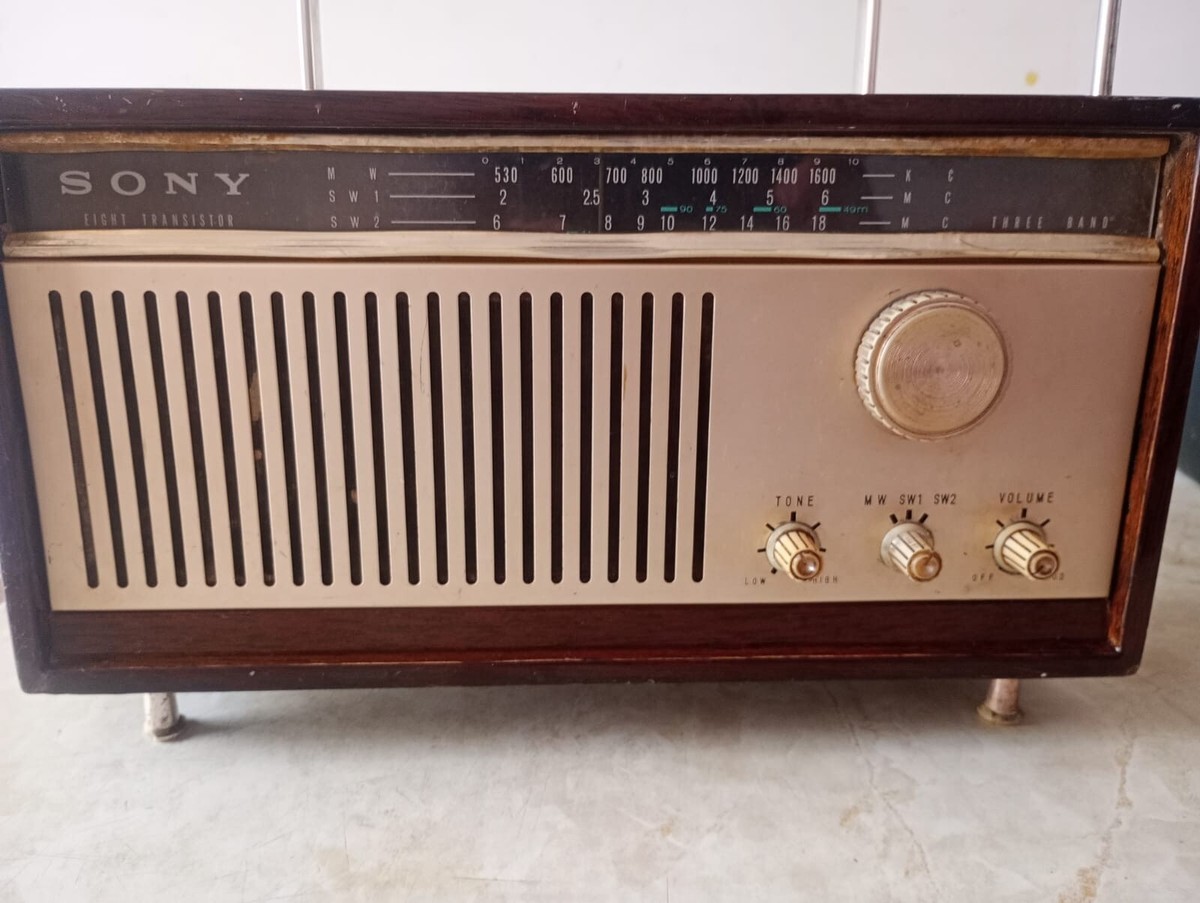 Sony TR-835 desktop transistor AM/SW radio, vintage, 1960s