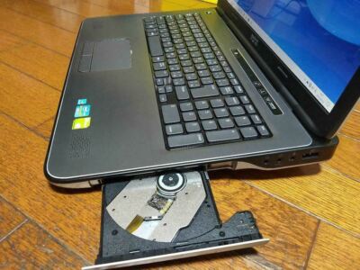 DELL XPS L702X Core i7 WXGA NVIDIA GeForce GT555M 3GB Memory 16GB