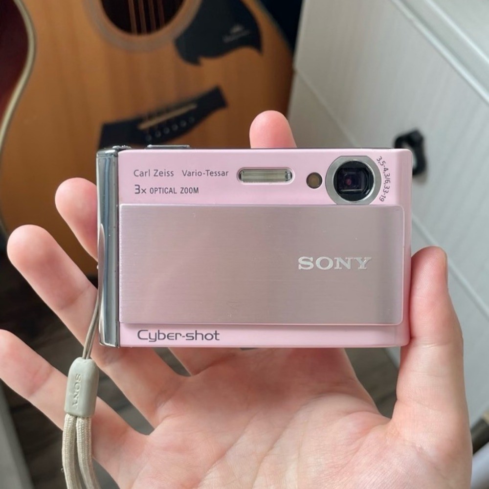 Sony Cyber Shot DSC-T70 Digital Camera 8.1MP 3x Optical Zoom Built