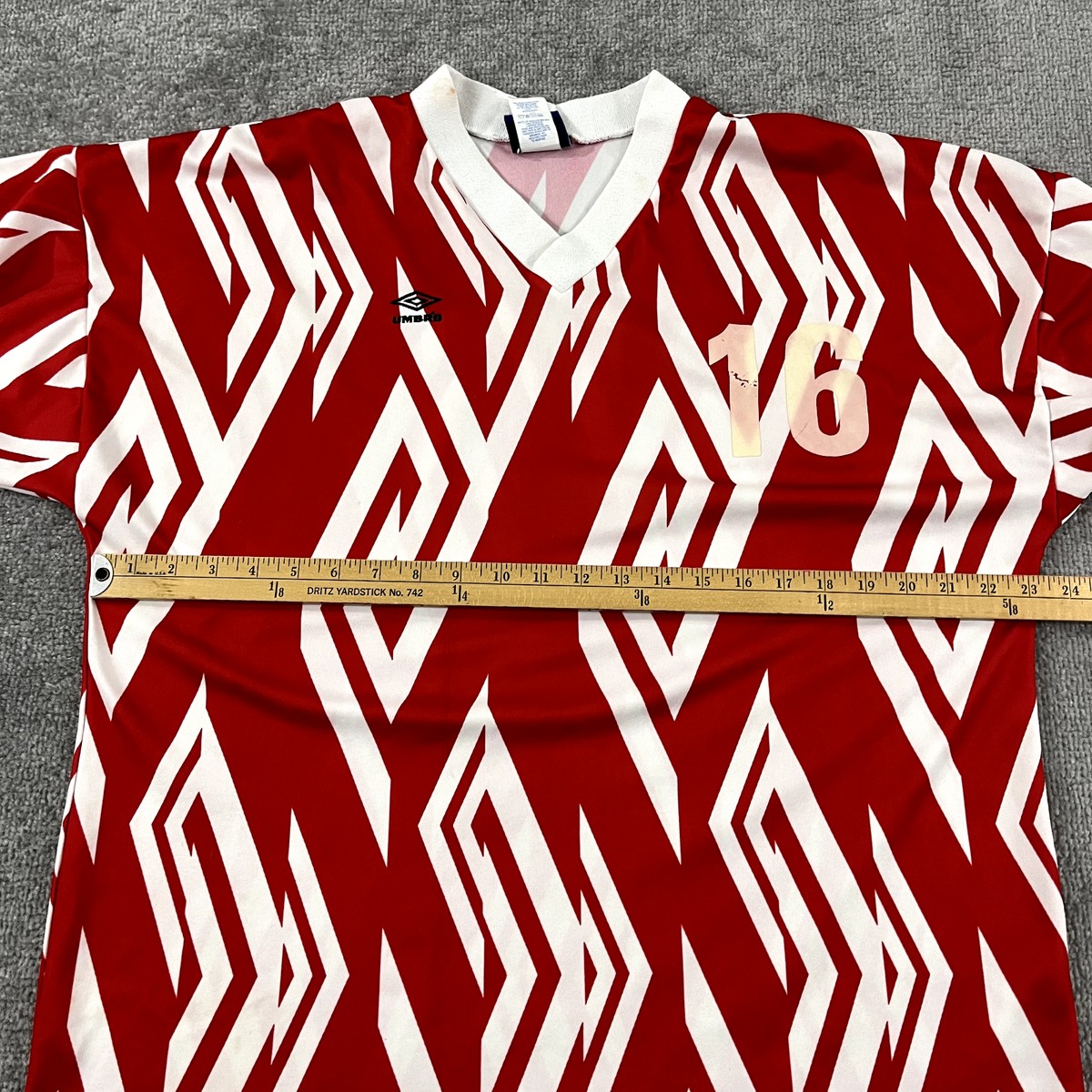 Vintage UMBRO Soccer Jersey Adult XL Red White Geometric Retro 90s