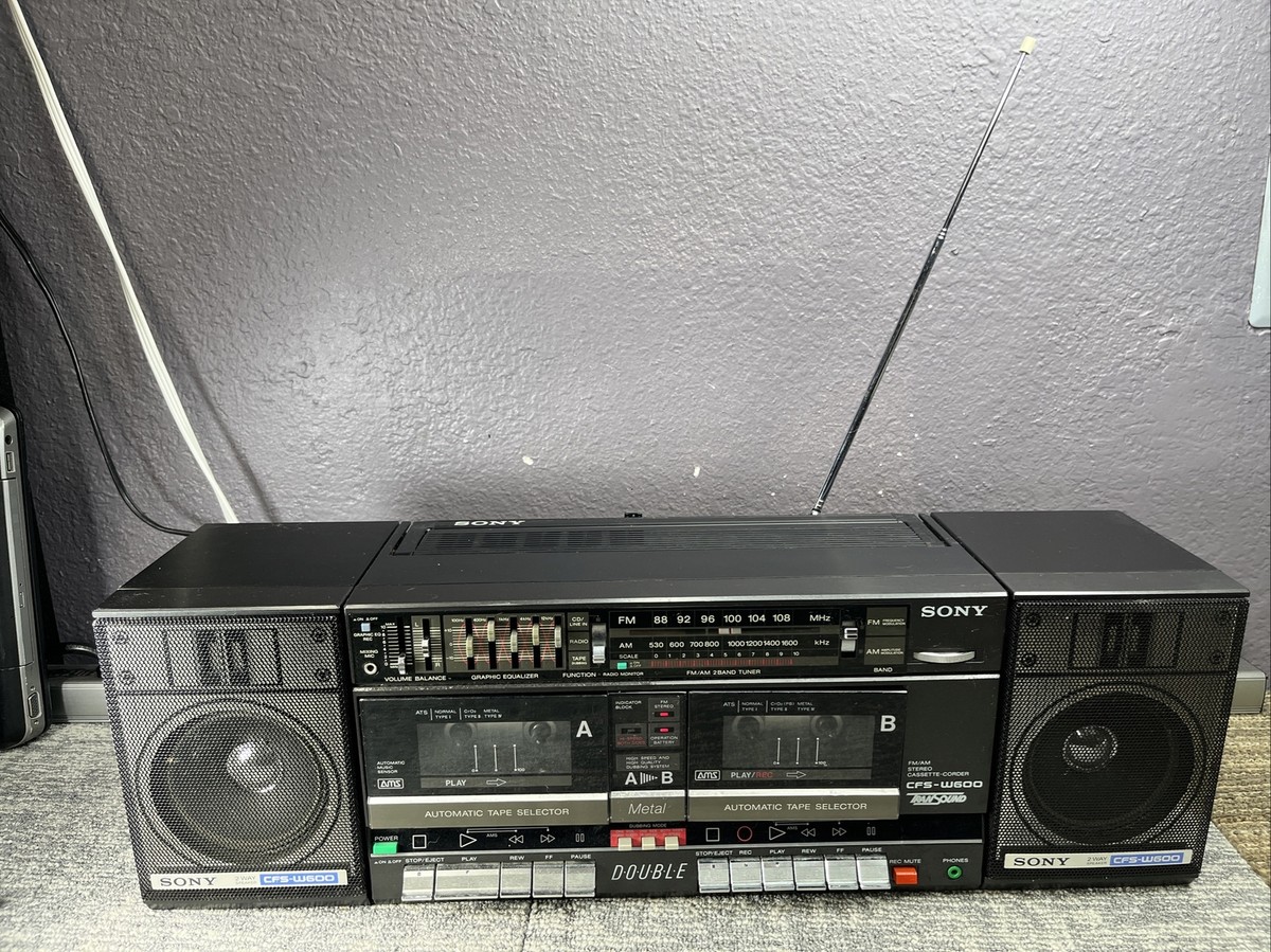 SONY CFS-W600 STEREO AM/FM CASSETTE RADIO BOOM BOX W/DETACHABLE