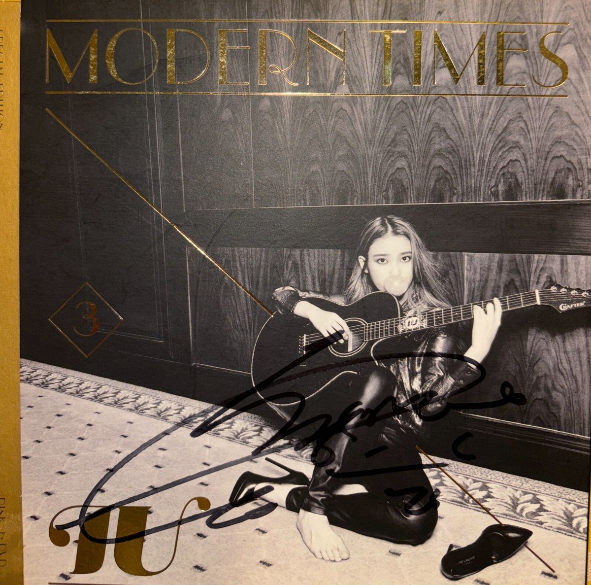 IU [MODERN TIMES SPECIAL EDITION] Autographed Signed Album Mint