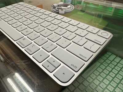 Genuine Apple Magic Keyboard w/ Touch ID White / Silver A2449