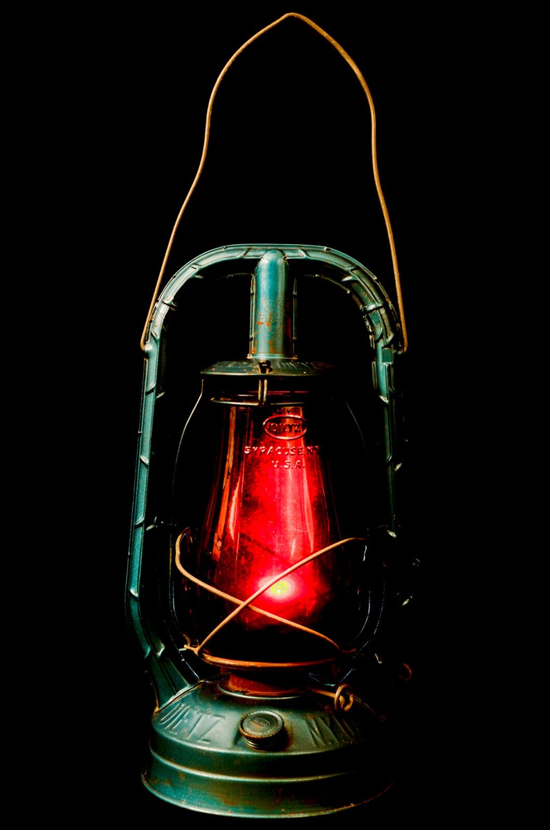 Vintage 1952 Syracuse NY Dietz Monarch blue oil lantern with