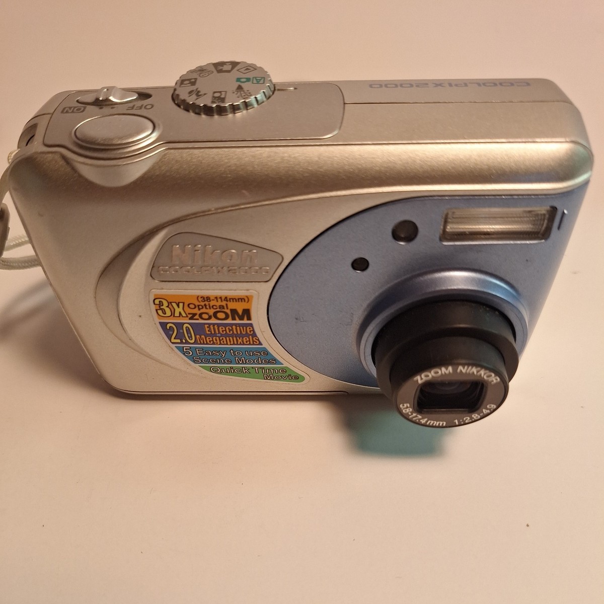 Nikon Coolpix 2000 2.0MP Compact Digital Camera Silver With Box