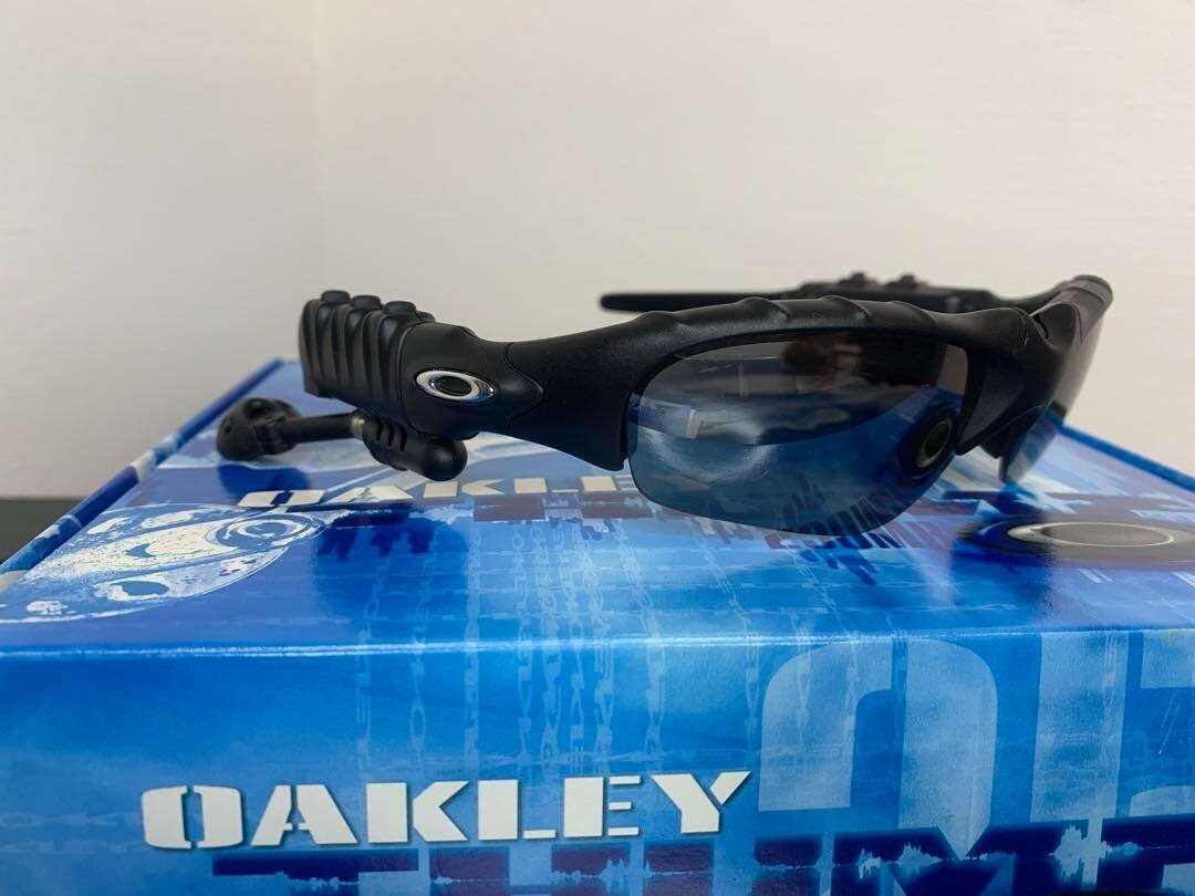 Oakley Thump 256MB early model MP3 sunglasses Fashion Accessories