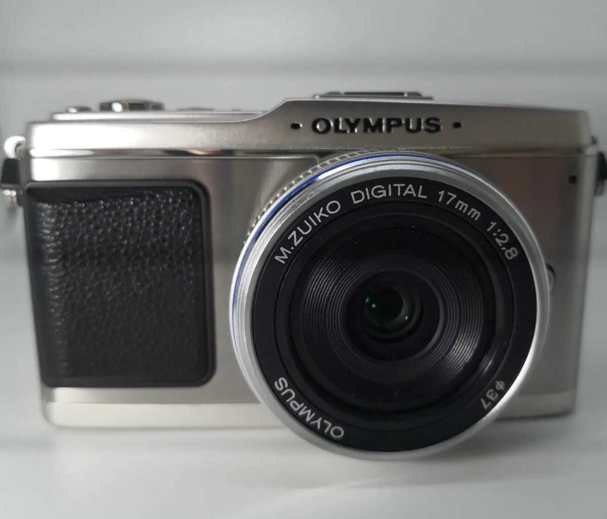 Olympus PEN E-P1 12MP Digital Camera with Olympus 17mm/2.8 Lens