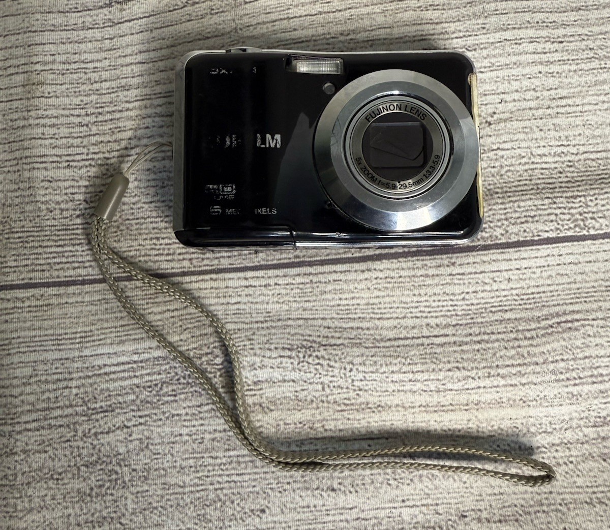 Fujifilm FinePix AX550 16MP 5x Zoom Digital Camera FOR PARTS OR