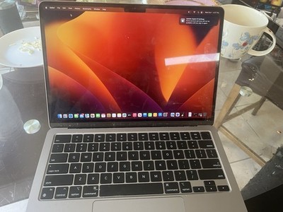 2022 Apple MacBook Air 13