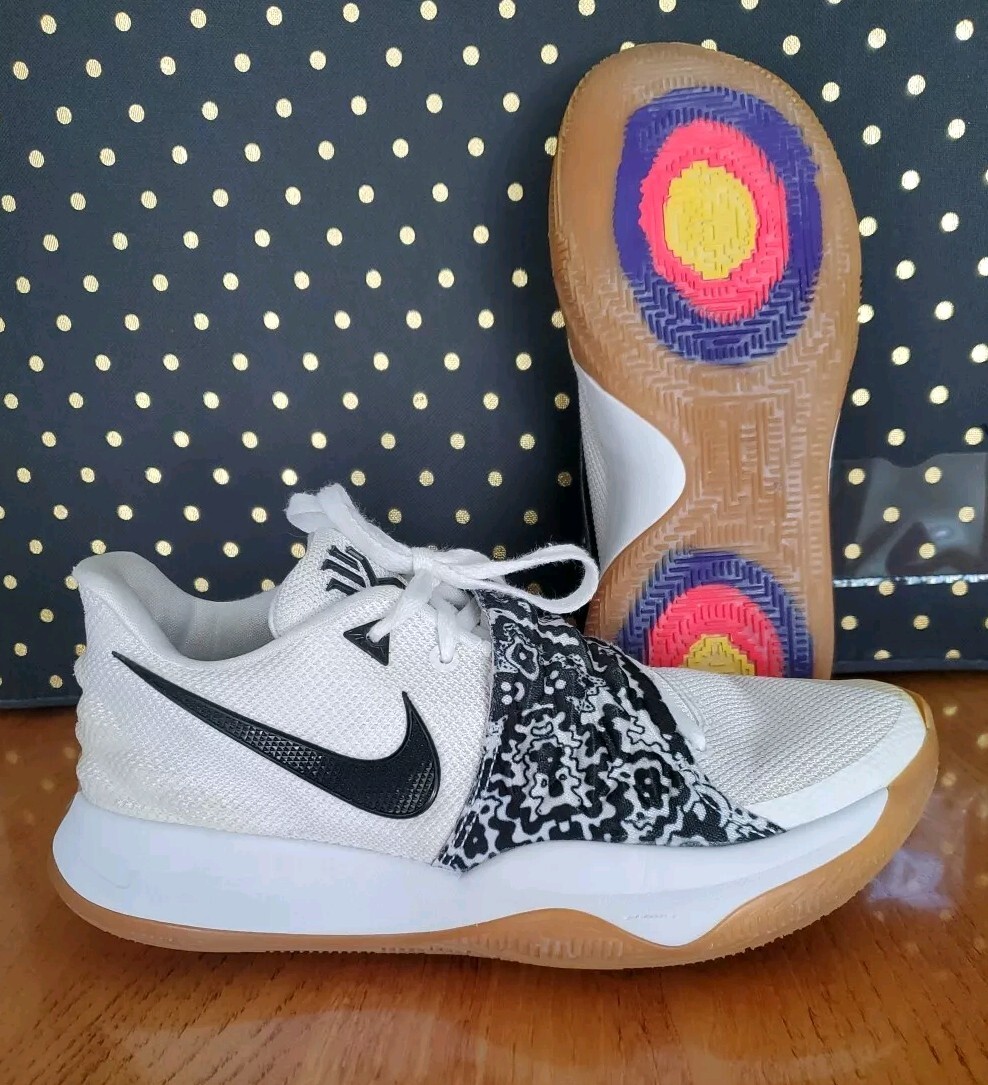 Nike Kyrie 1 Low Top Black White Gum Sole Sneakers Mens Size 8 | eBay