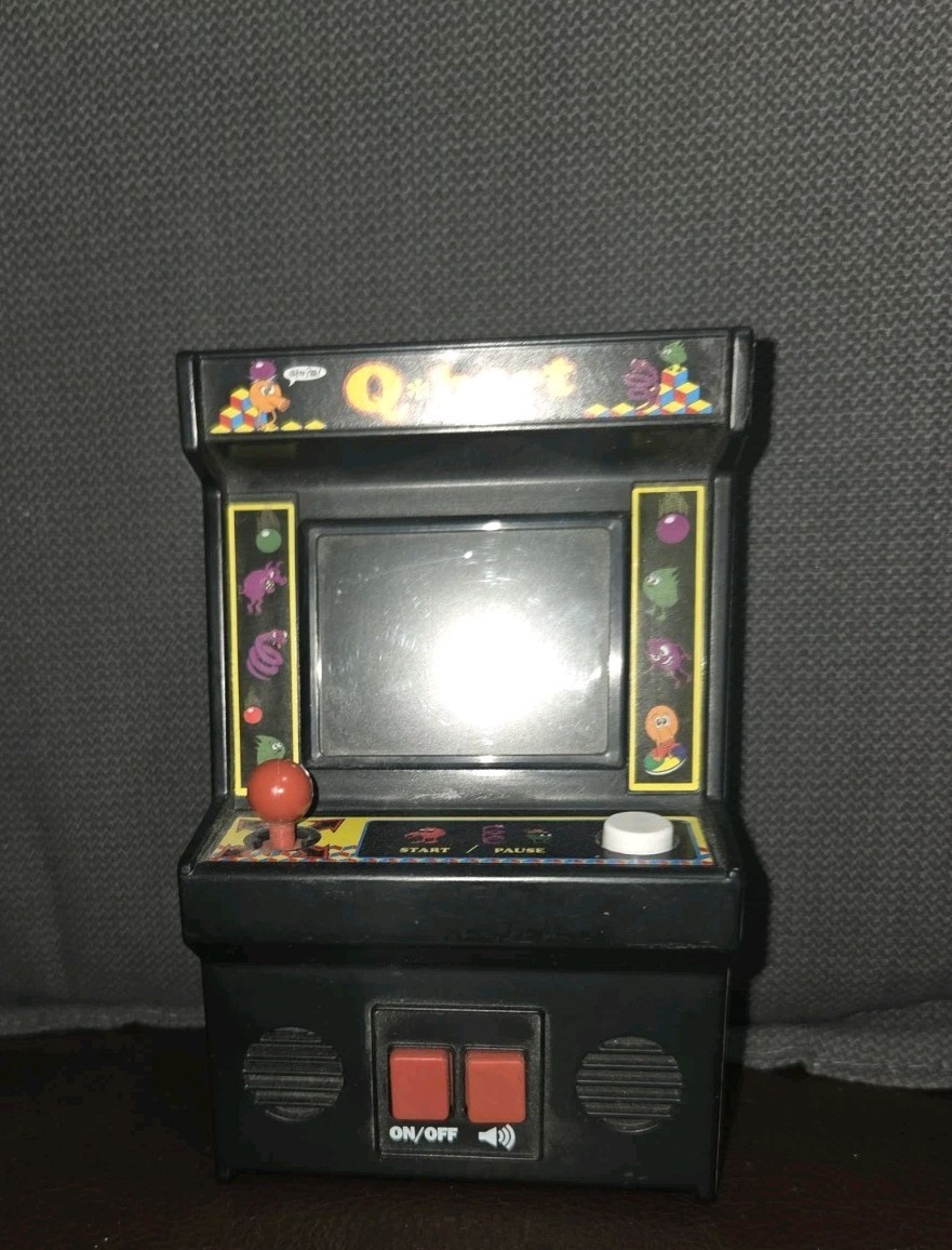 Q*bert 2016 Mini Handheld Arcade Classic Video Game Tested