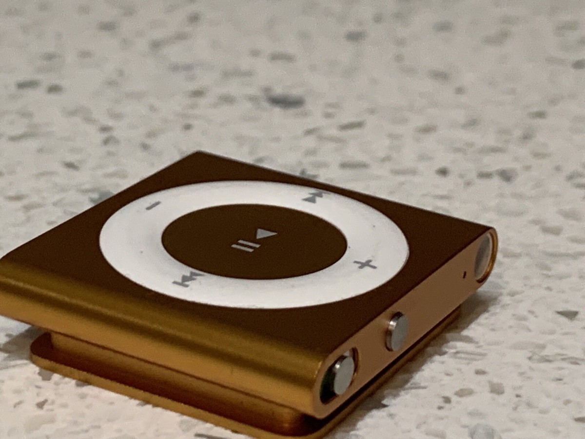 Apple iPod shuffle 4th Generation A1373 Orange 2GB RARE COLLECTORS