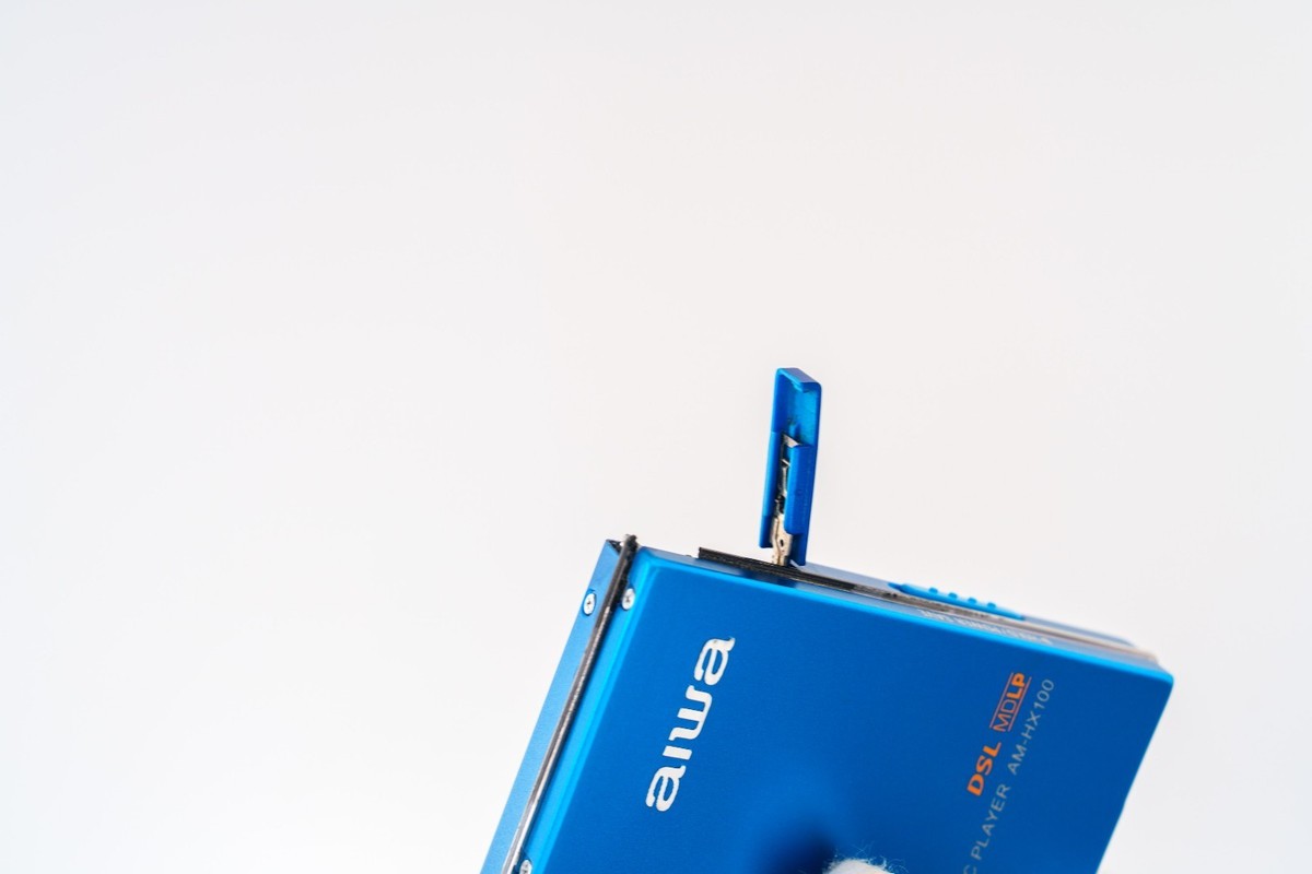 Aiwa AM-HX100 MiniDisc Player - Blue [LOOSE BATT DOOR] [DEMO