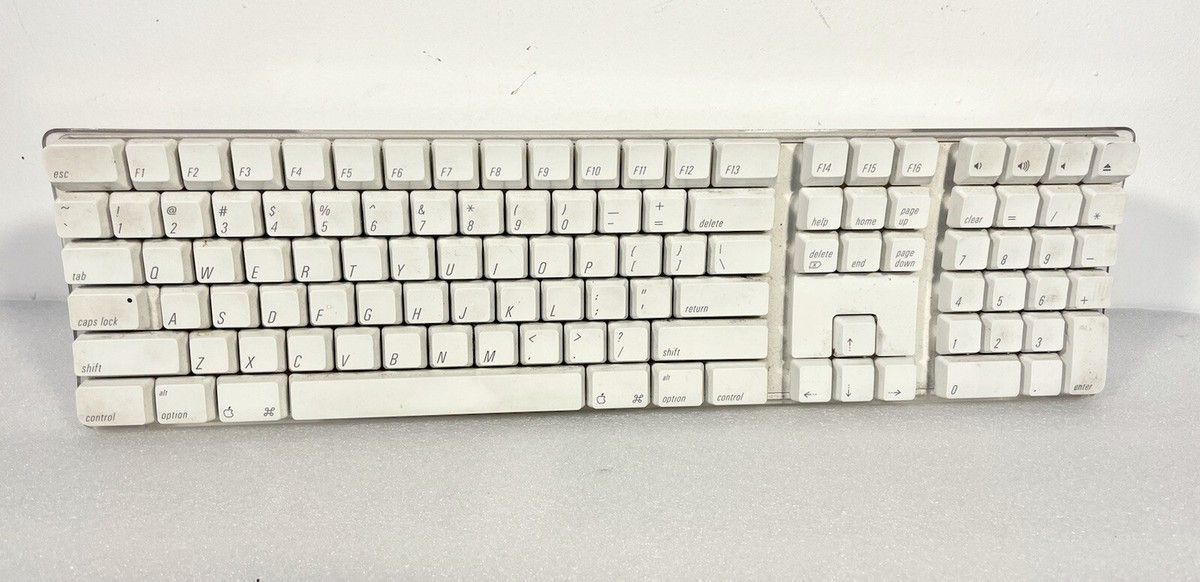 Apple Mac A1016 Wireless Bluetooth Keyboard w/ Number Pad White