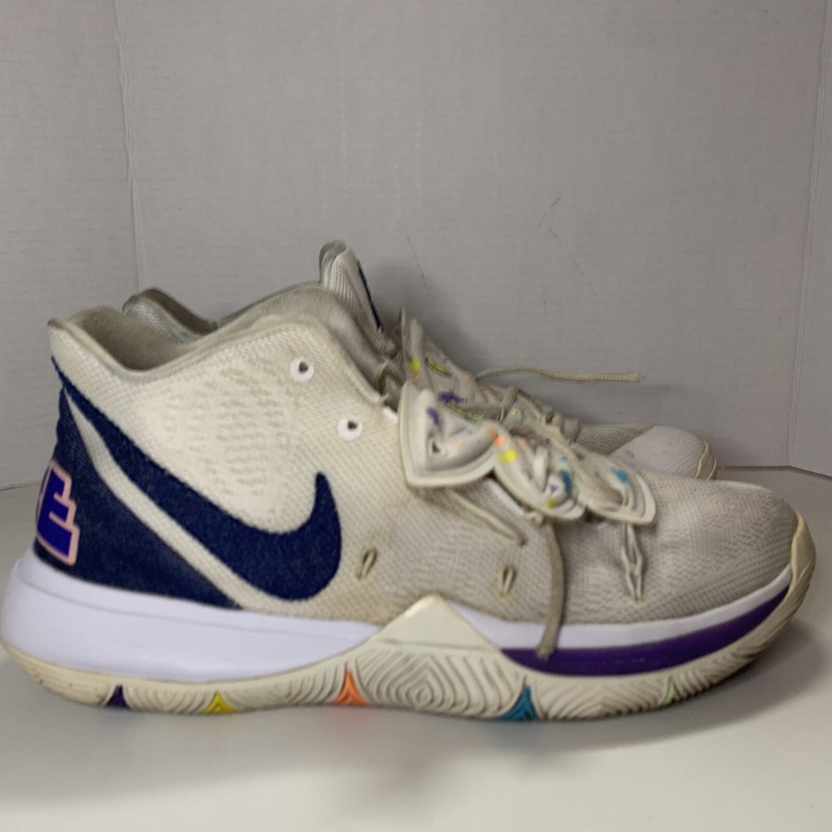 Nike Kyrie 5 Have A Nike Day Mens Size 13 Basketball Shoes White