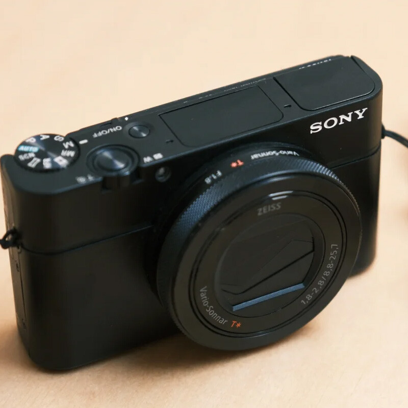 Sony Cyber-shot DSC-RX100M4 RX100 IV 20.1MP 2.9 Optical Zoom