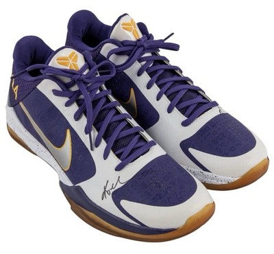 KOBE BRYANT TWICE-SIGNED NIKE ZOOM KOBE 5 SHOES CHRISTMAS DAY 2009