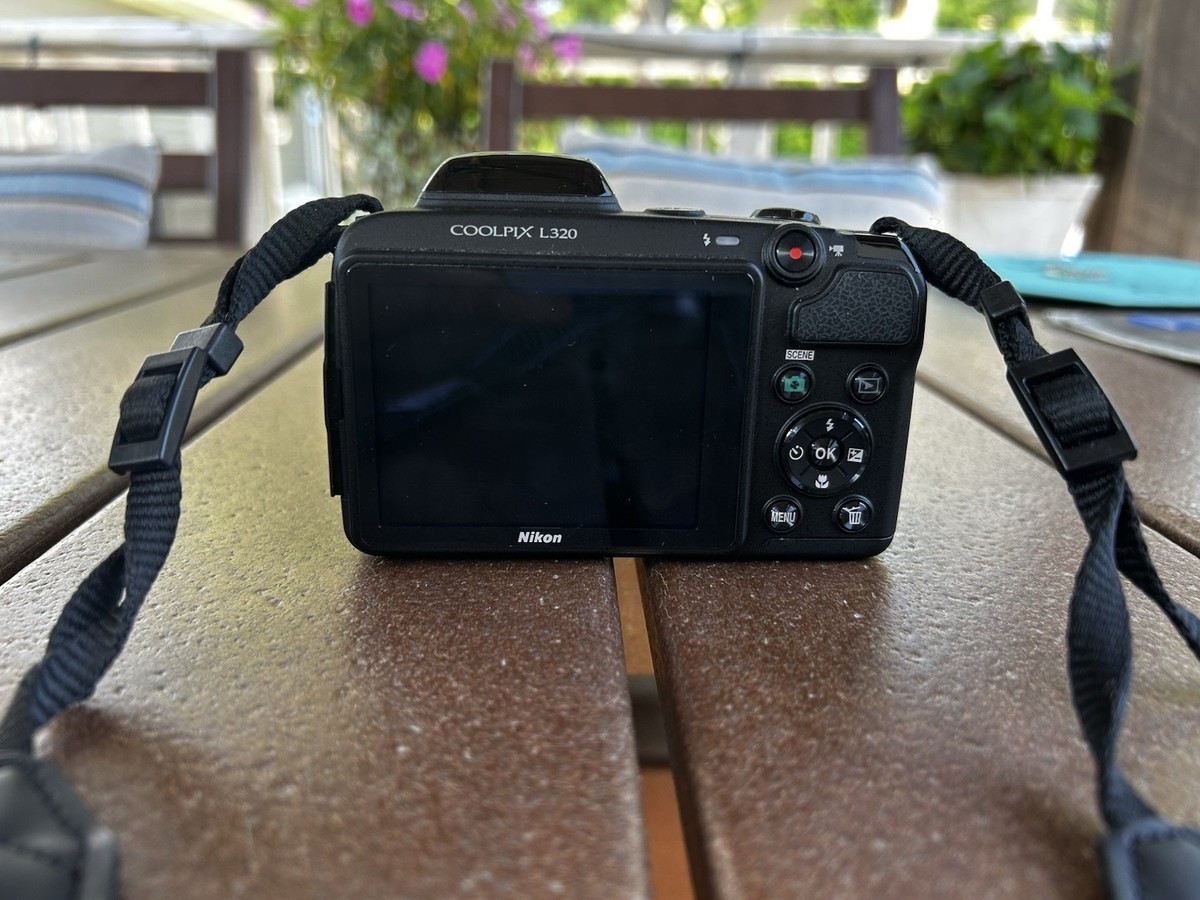 Nikon Coolpix L320 Black Digital Camera 26x Zoom 16.1 Megapixels