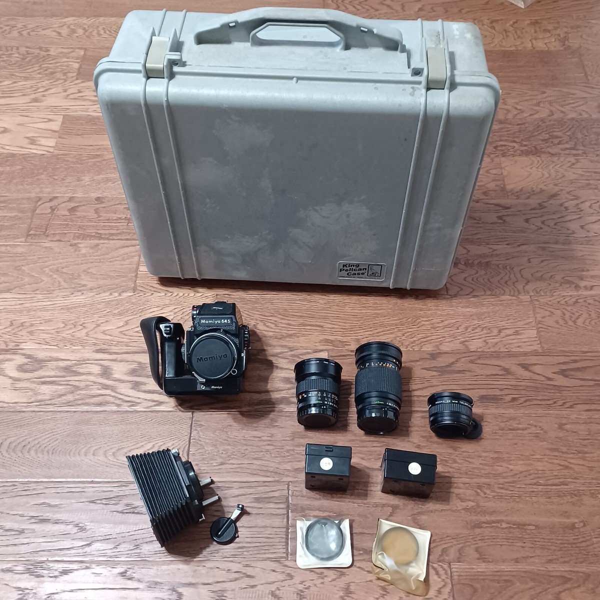 Mamiya M645 1000S Camera Sekor C 80mm/1.9, 45mm/2.8 & SF C 145mm/4