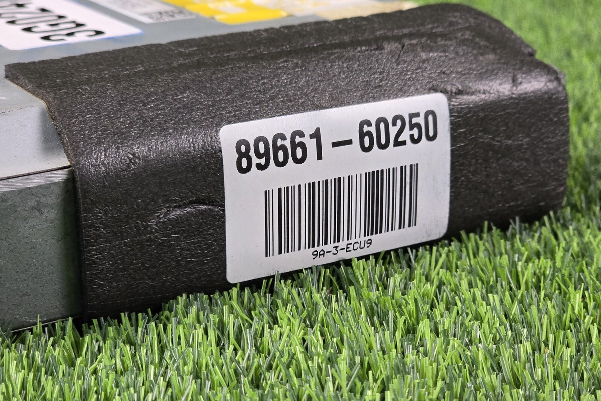 1994-1995 Toyota Land Cruiser 1kzTE Engine Computer 89661-60250