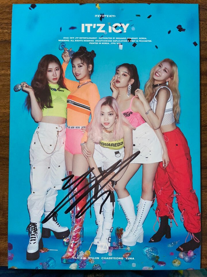 ITZY [IT'Z ICY] RYUJIN AUTOGRAPHED SIGNED ALBUM MWAVE IT'Z VER. | eBay