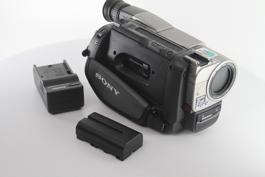 Sony NTSC 8mm Hi8 Hi-Fi Stereo Camcorder Handycam - Video Transfer