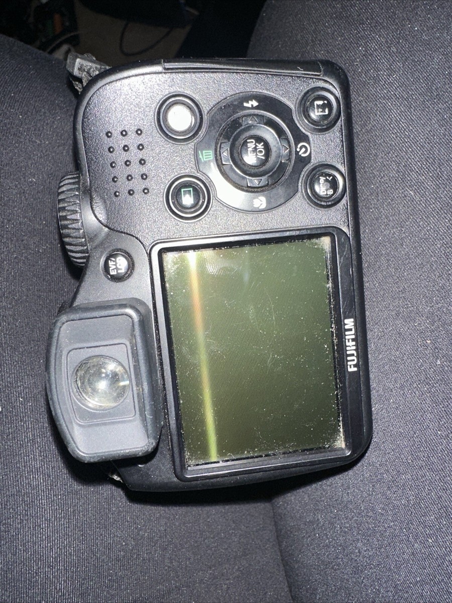 Fujifilm Finepix Digital Camera S5700 7.1MP 10X - Battery Door Won