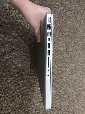 MacBook Pro Mid 2010, 15-inch, 2.4 GHz, Intel Core i5, 4GB RAM