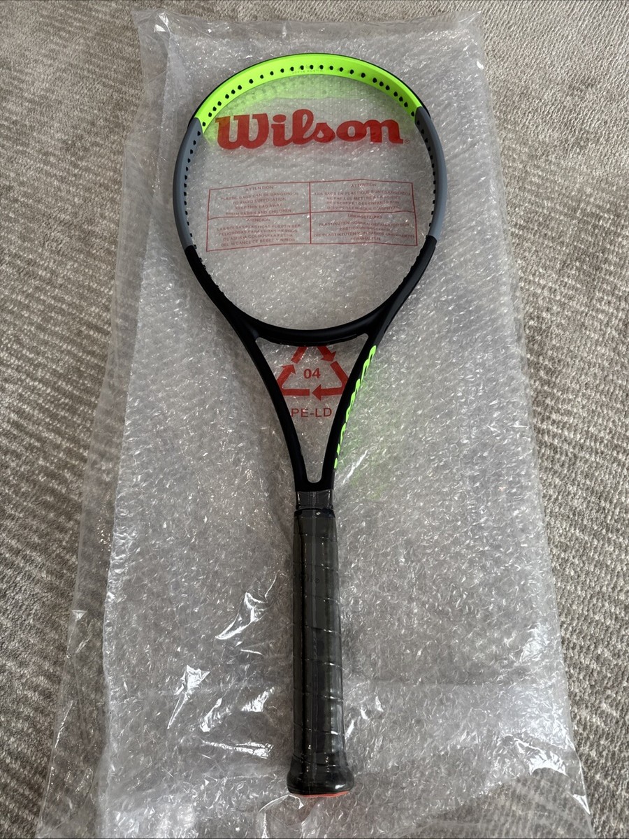 Wilson Pro Stock Blade 98 V7.0 (18X20) Matte Grip Size 4 1/4(L2