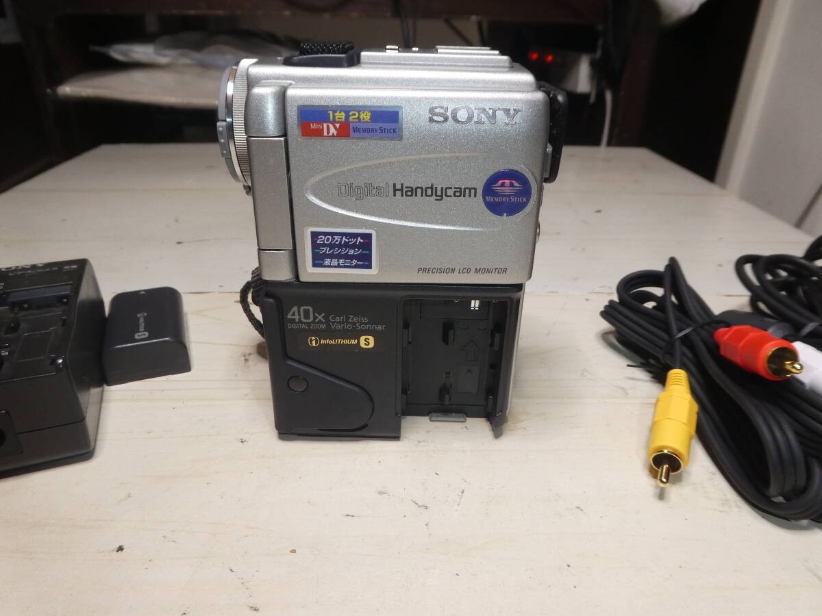 Sony DCR-PC3 Digital Video Camera Recorder Handycam Mini DV Japan