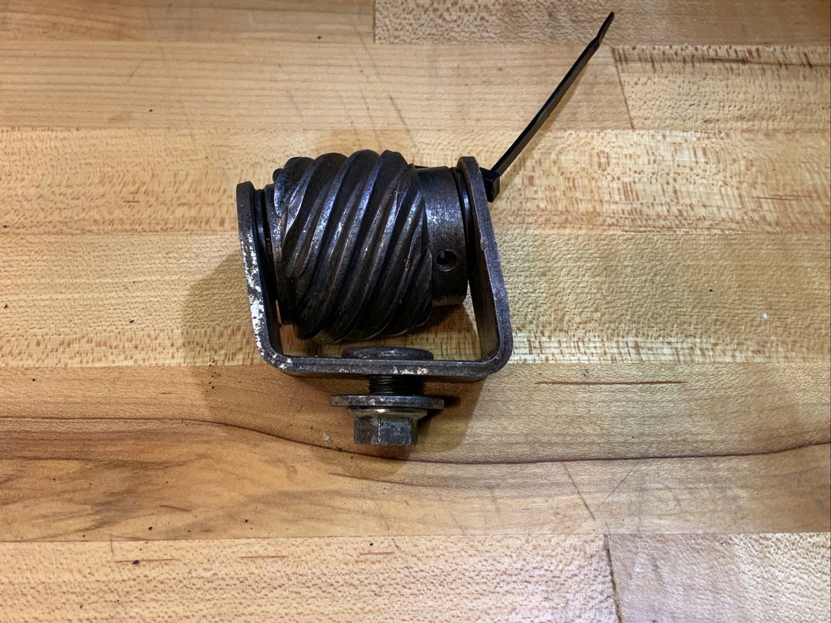 Honda Snow Blower CHUTE DRIVE GEAR Part Number 76331-730-000 HS724