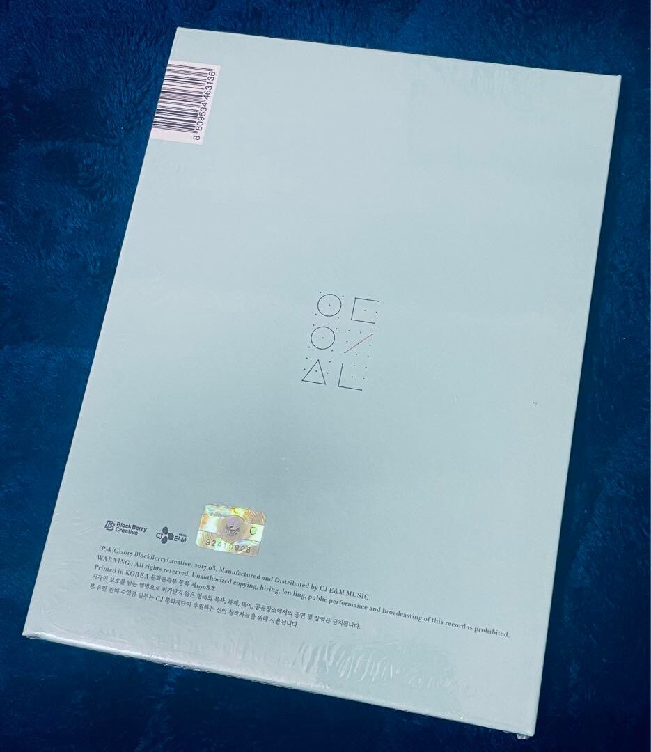Loona 1/3 Love & Live 1st Mini Album A Version Limited Edition
