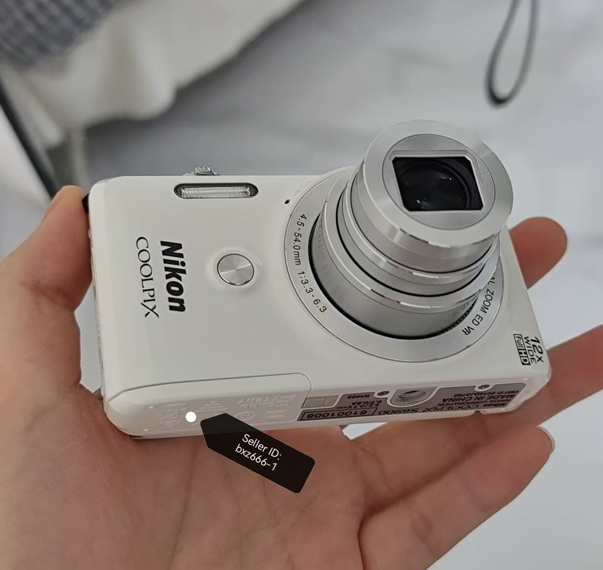 Nikon COOLPIX S6900 16.0MP 12x Optical Zoom Flip Long Screen