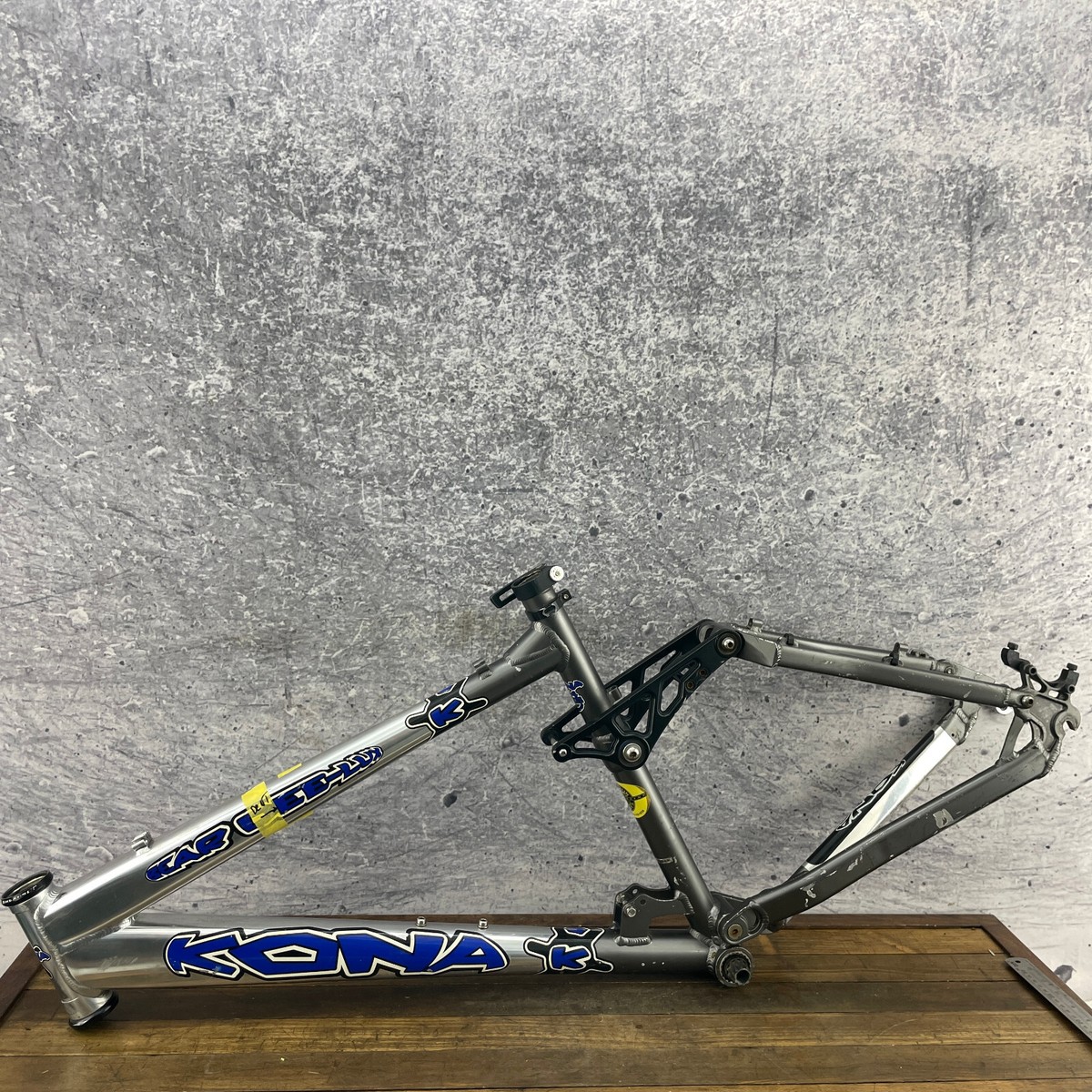 Vintage Kona Bear Dee Lux Frame 18 in Medium 90s MTB Suspension