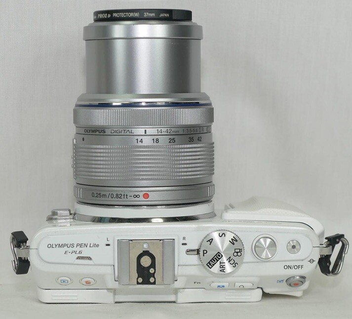 Olympus Pen LiteE-PL6 mirrorless digital camera w. 14-42 lens