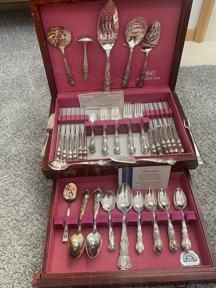 1847 Rogers Bros. heritage silverware, 87 Pieces With Wooden