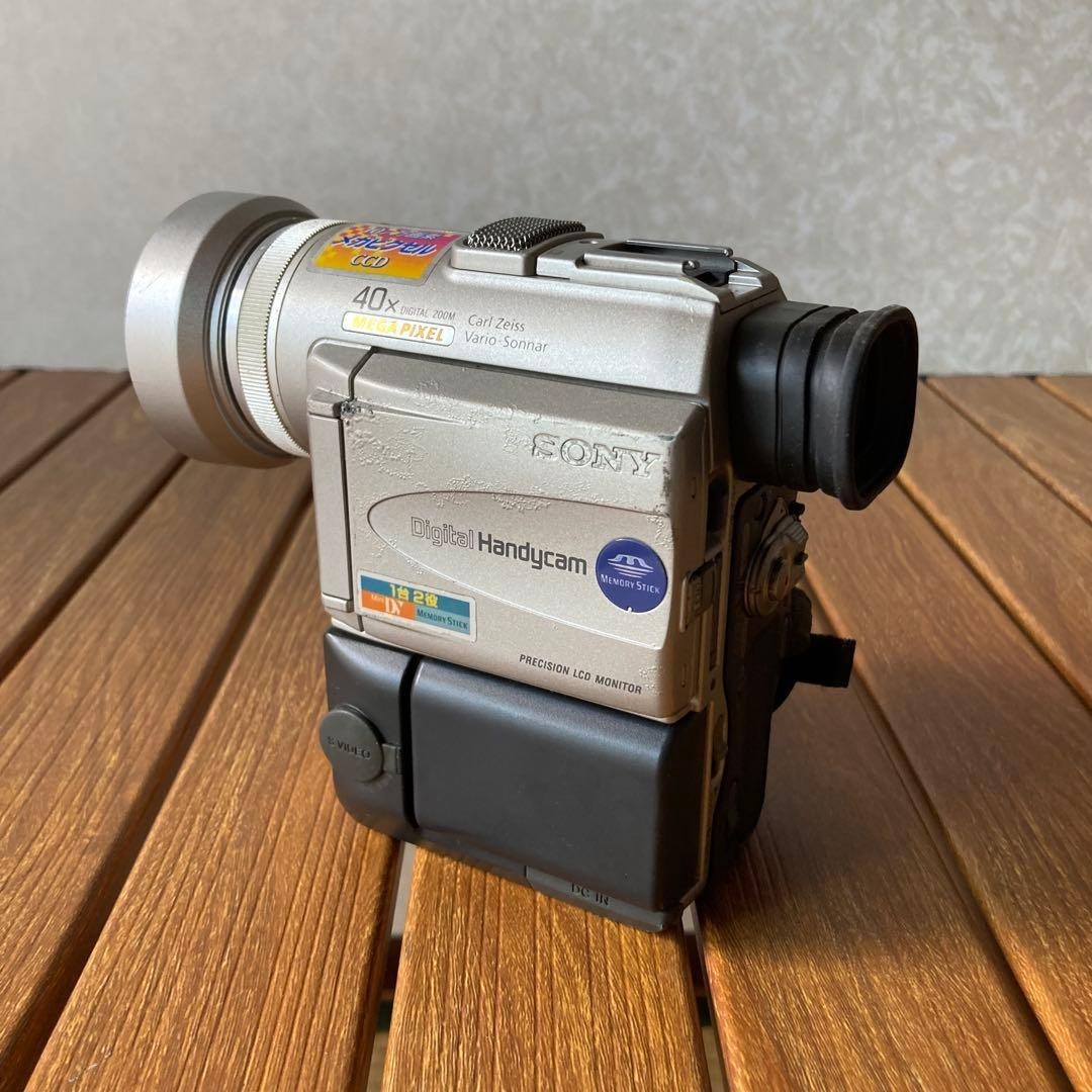 SONY DCR-PC100 Handycam Camcorder miniDV Video Camera Silver NTSC