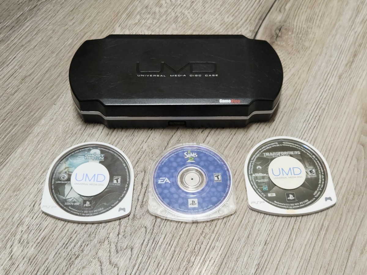 PSP UMD Travel Carry Case Black Hard Clamshell Holds 8 UMD Discs +