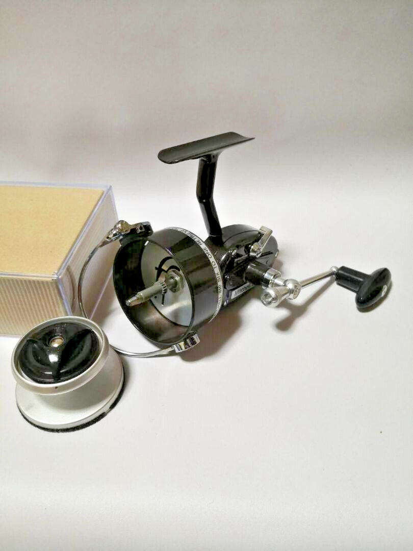 Mitchell 810 Spinning Fishing Reel Old Vintage W/Spare Spool