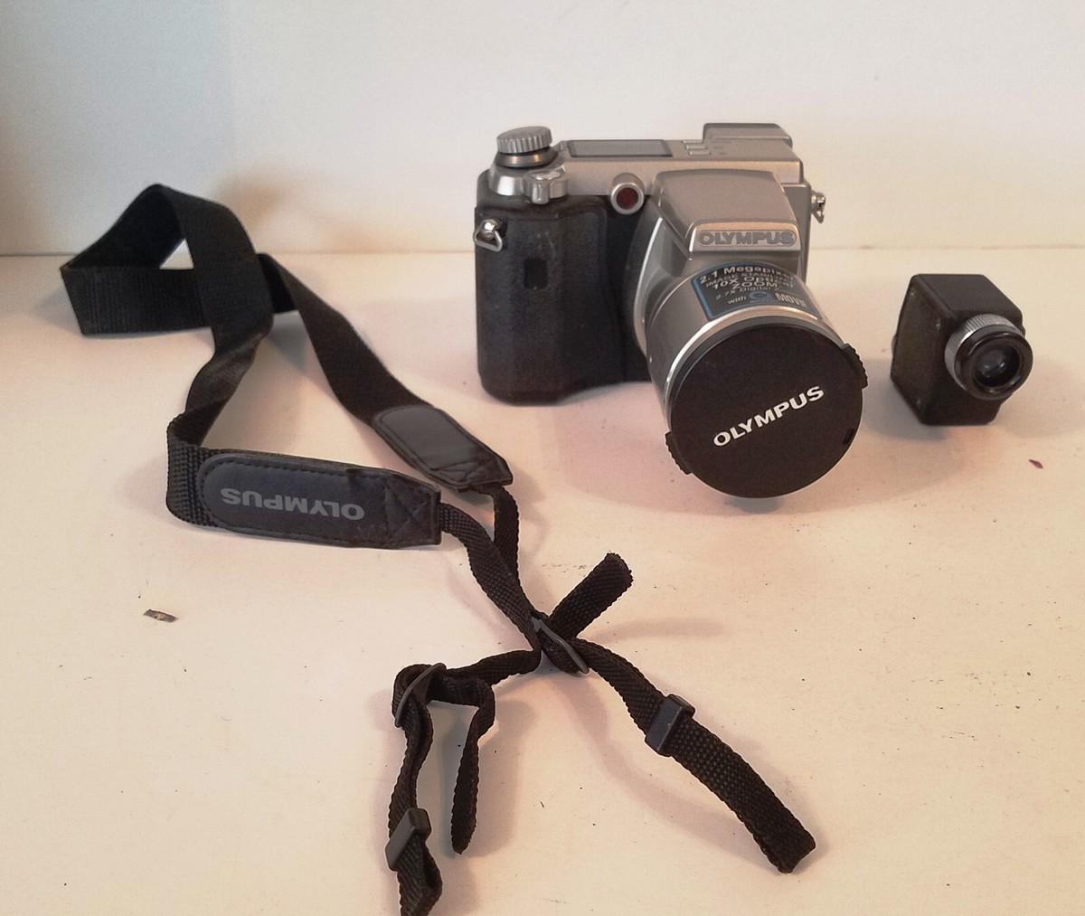 Olympus Camedia C-2100 Ultra Zoom Digital Camera | 2.1 Megapixel