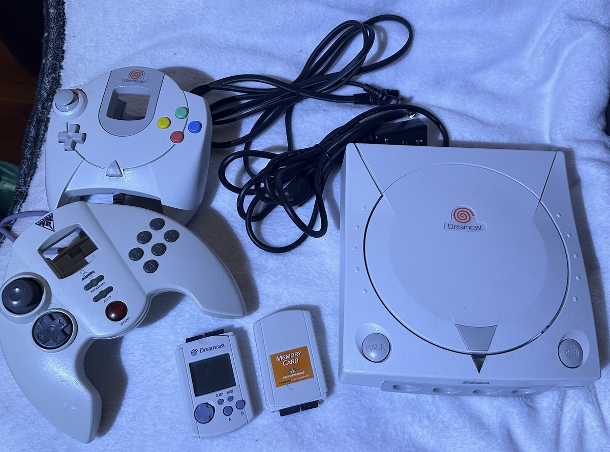 Sega Dreamcast - White Console 2 Controllers 2 Memory Cards 3