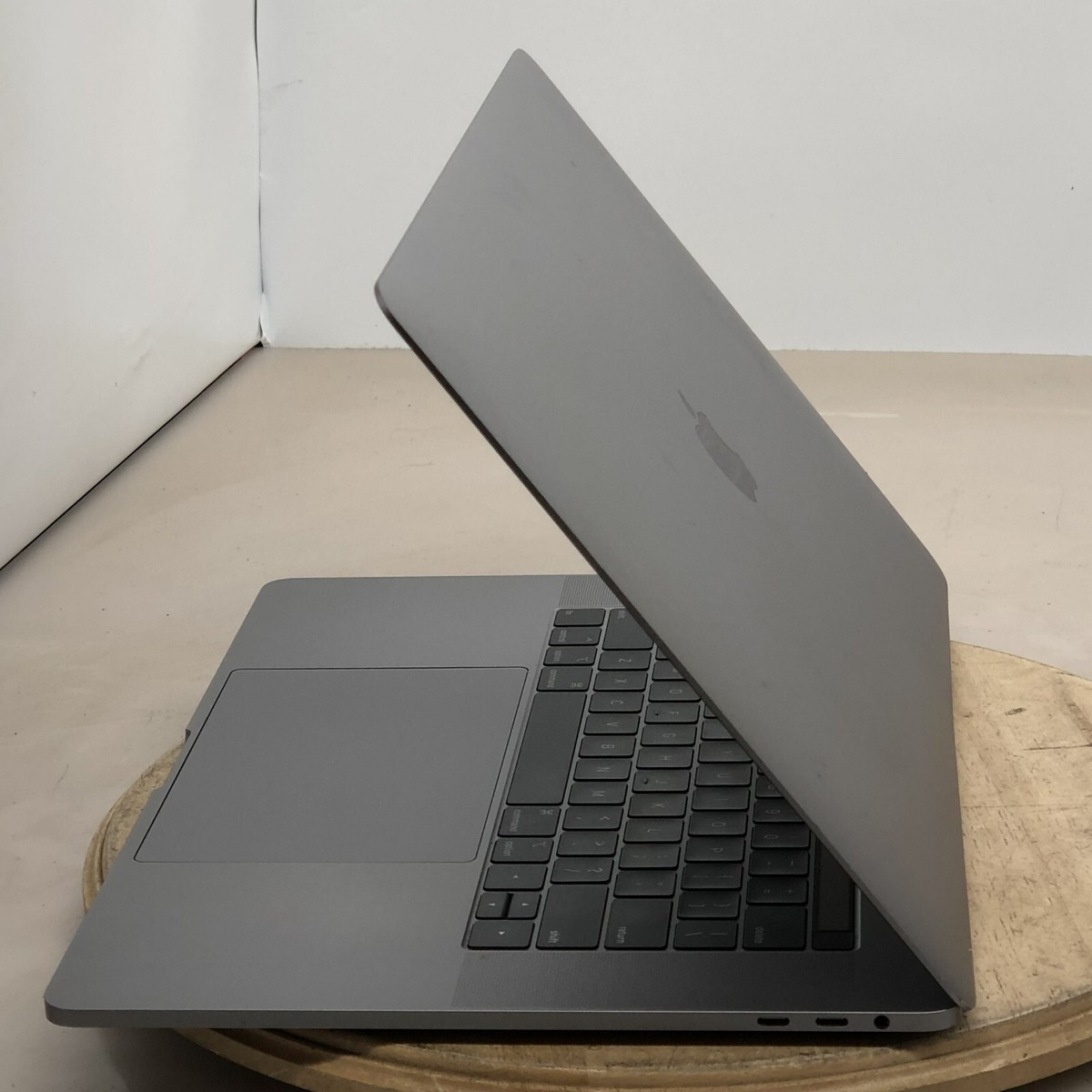 APPLE MACBOOK PRO A1990 15